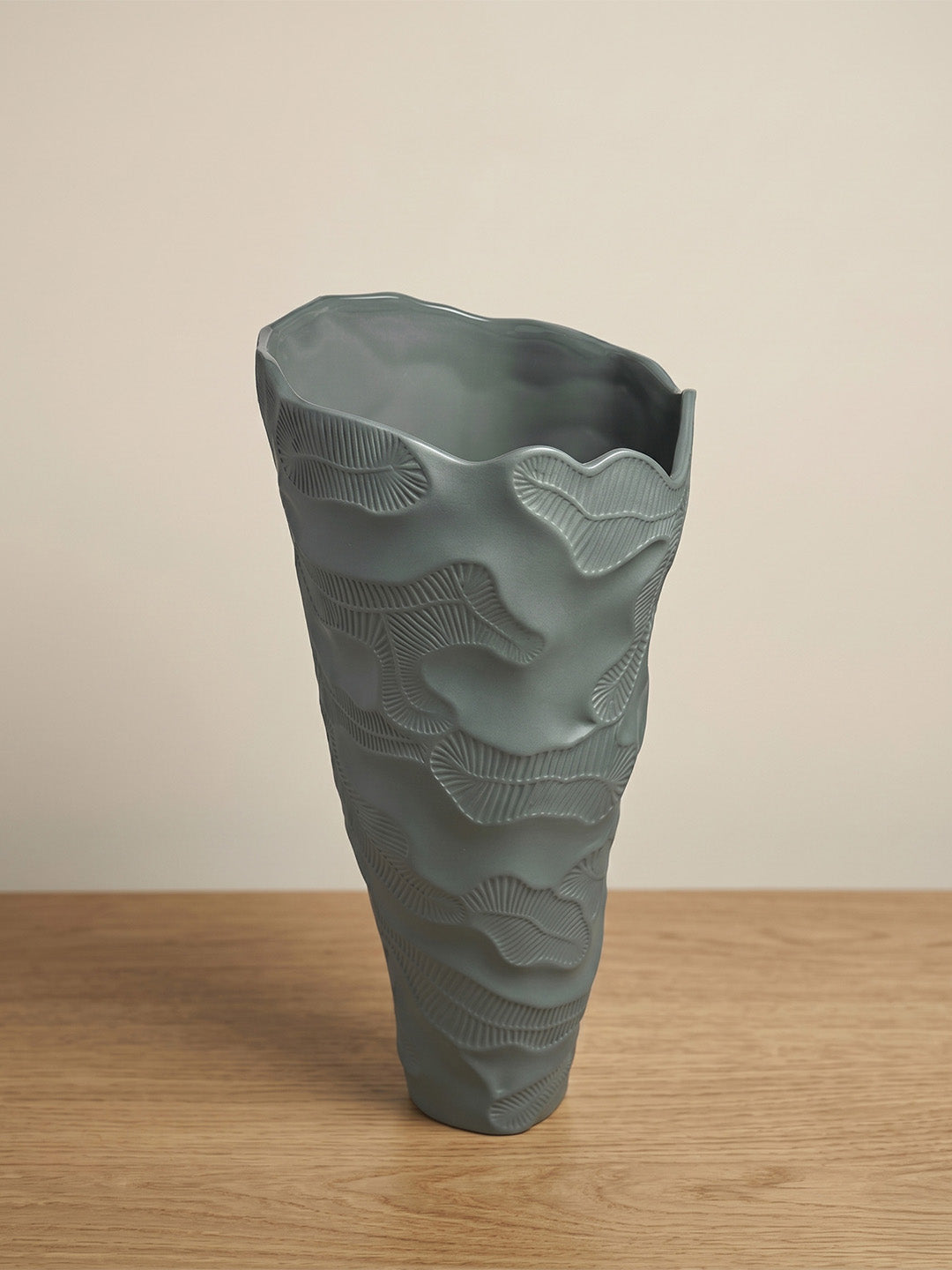 Dron Vase