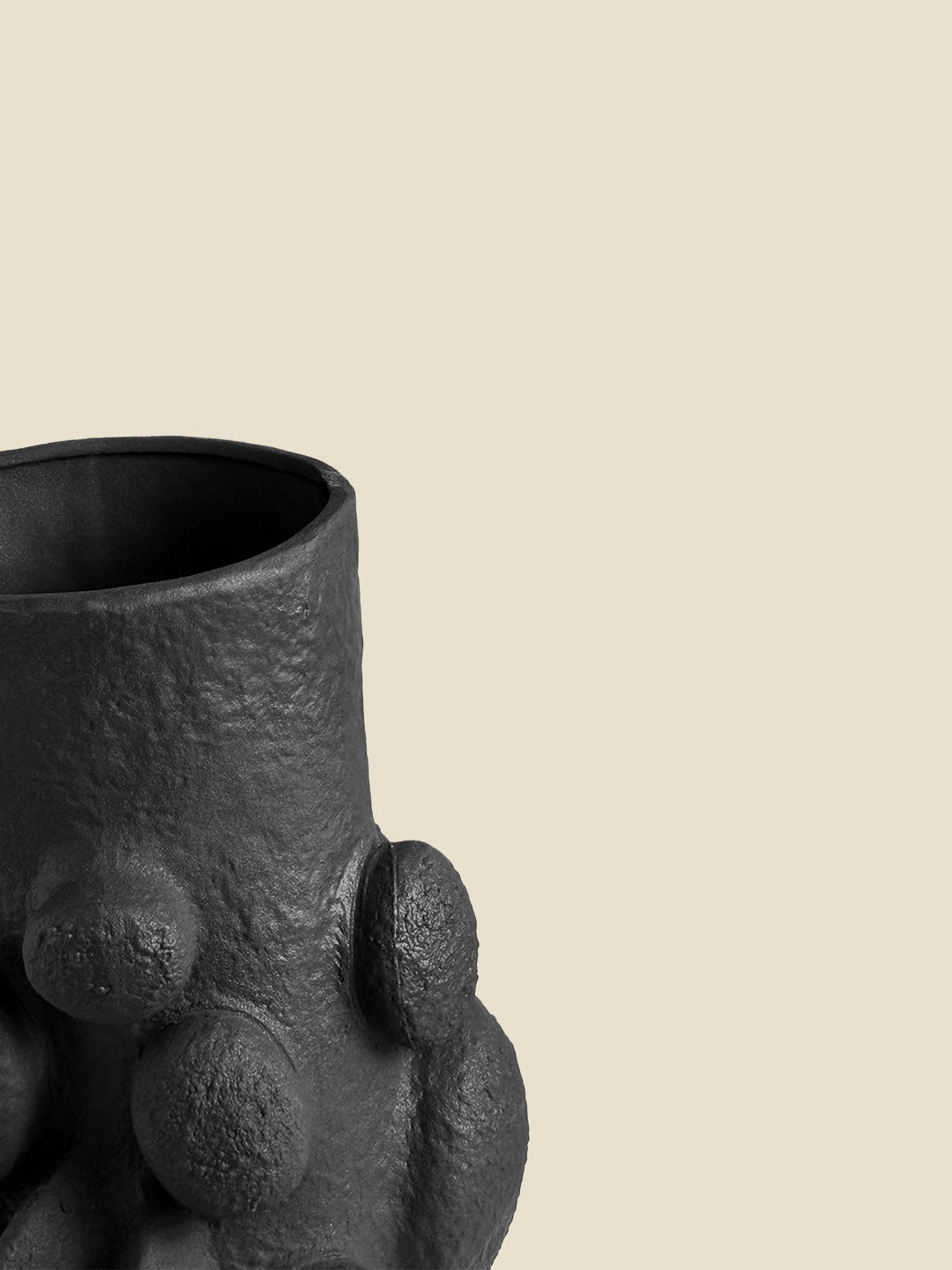 Aarna Vase
