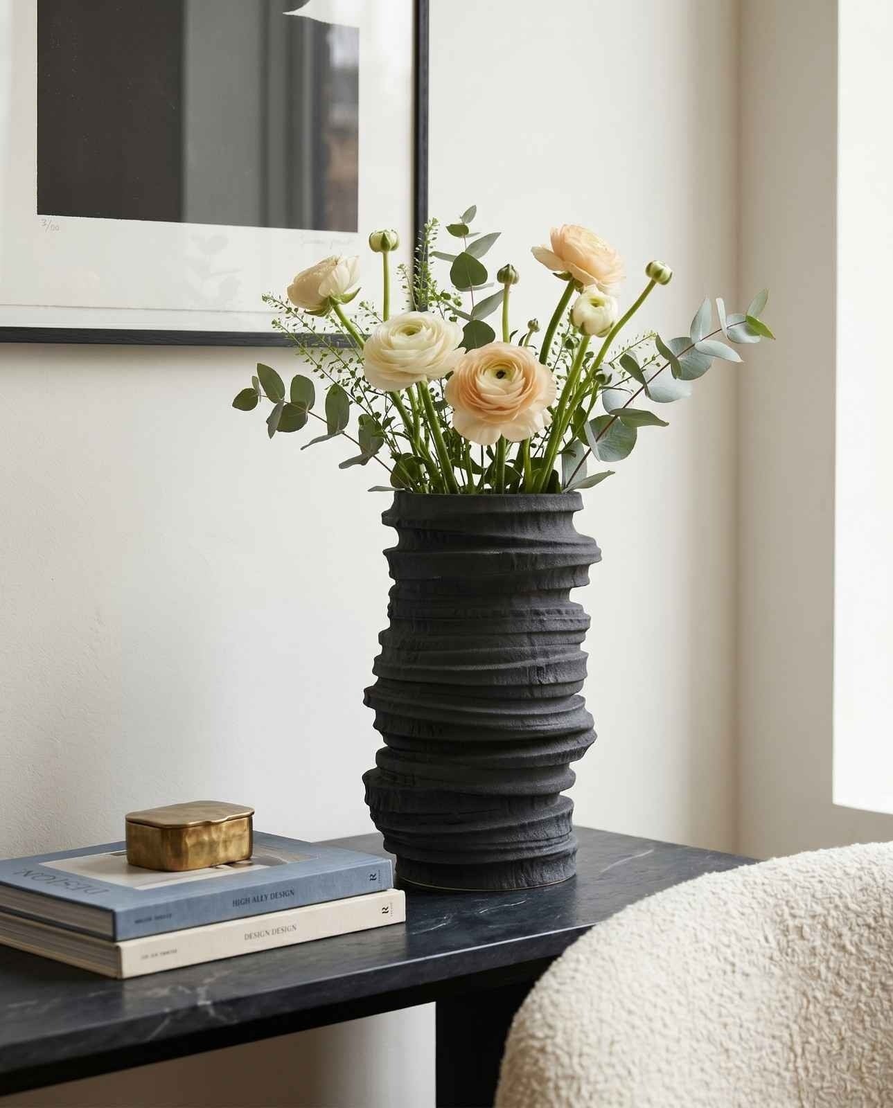 Zovin Vase