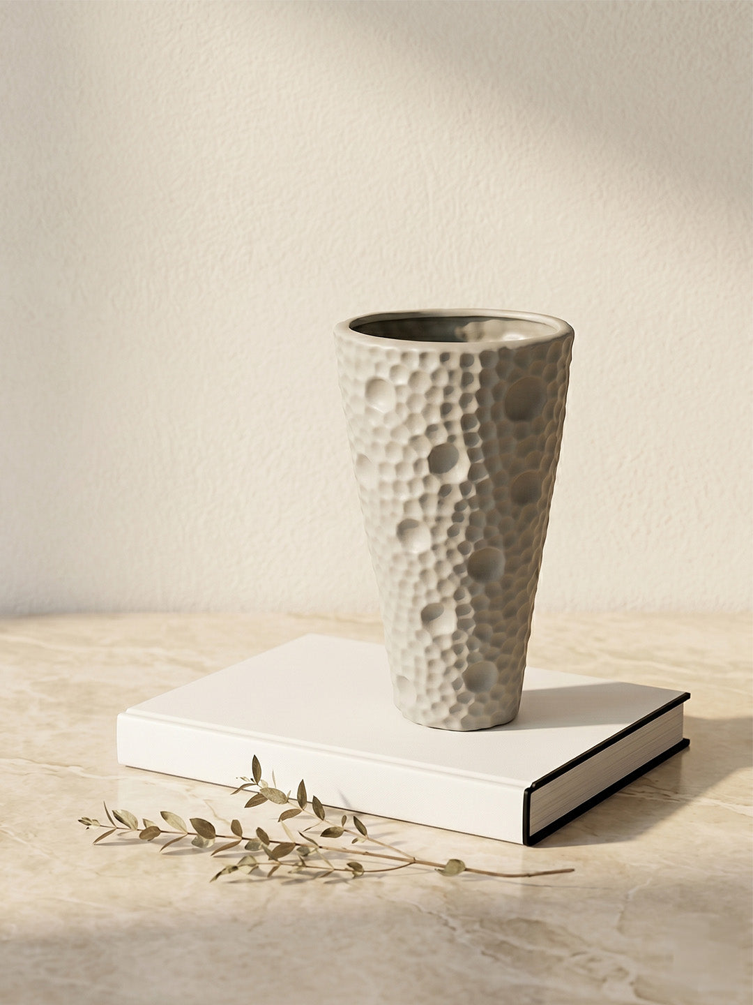 Neva Vase