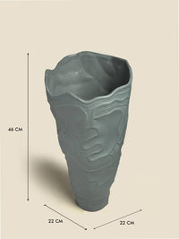 Dron Vase